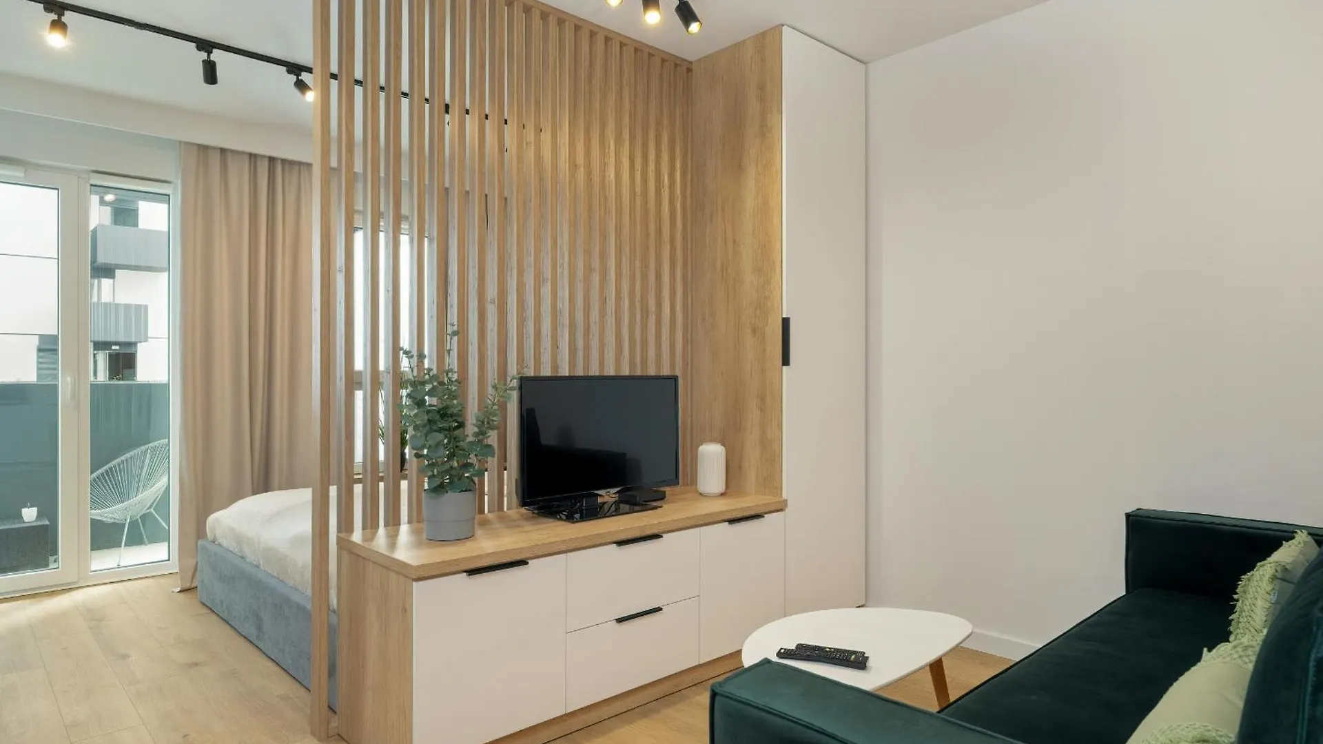 Cozy Studio With Parking In Poznan By Noclegi Renters